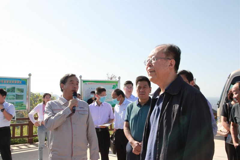 
				   
					河南省人大常委會黨組副書記、副主任馬懿一行到洛陽黃河同力調(diào)研
				 